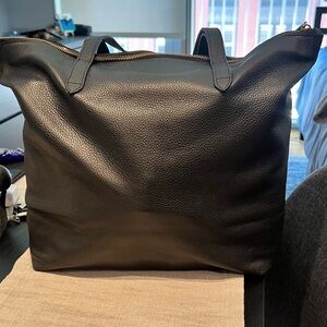 Black Cuyana tote with organizational insert